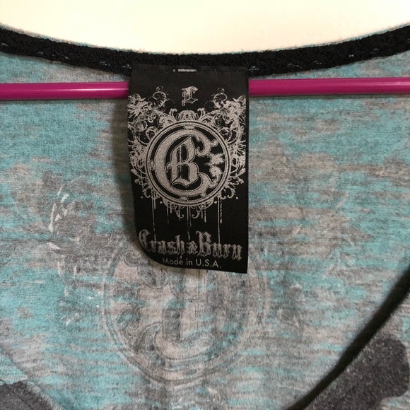 Crash n Burn Teal/Grey Skull V-Neck T-Shirt - Picture 6 of 7